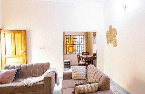Msasani House | Msasani Nyumbani Apartments - 2 bedroom premium w/AC, Washer, 60" TV + Netflix
