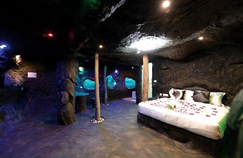 Kattikkulam Resort | Mystery Maze Resort