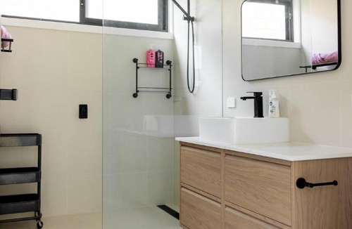 Mandurah House | N1 Peaceful Haven Private Room with Ensuite