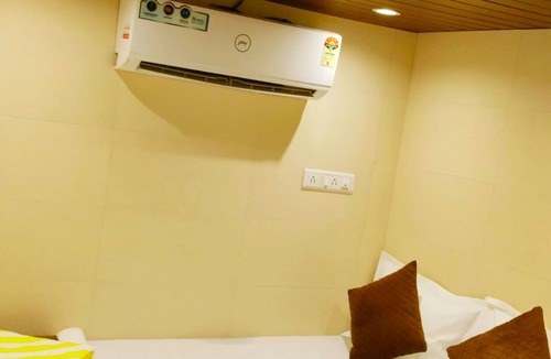 Prabhadevi Hotel | Nadim Tiger Residency
