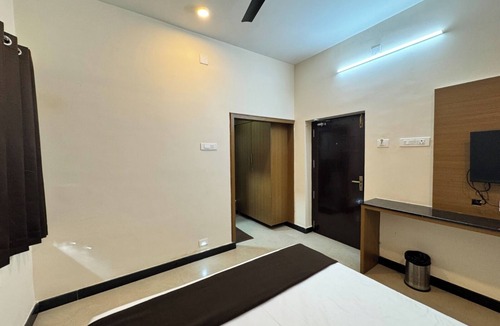 Udumalaipettai Hotel | Nandha Grande Elite
