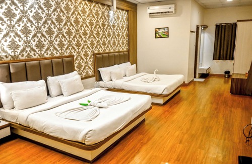 Omkareshwar Hotel | Narmada Hills Resort
