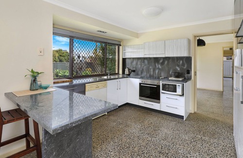Mooloolaba House | NAROO7- PRIME MOOLOOLABA LOCATION
