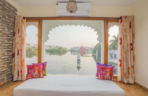 Lake Swaroop Sagar Hotel | Natural Lake View Hotel