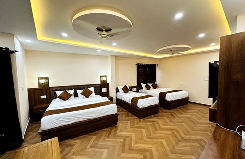 Mahadevpet Hotel | Navarathna Comforts