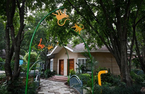 Pachmarhi Bed & Breakfast | Neelam Foresteria Resort