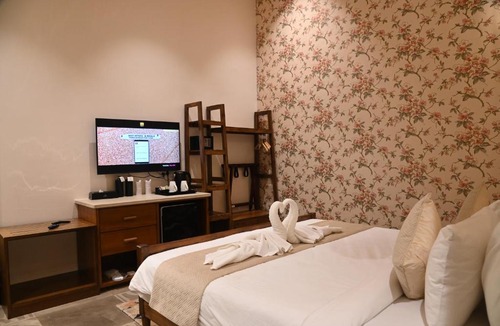 Pachmarhi Bed & Breakfast | Neelam Foresteria Resort