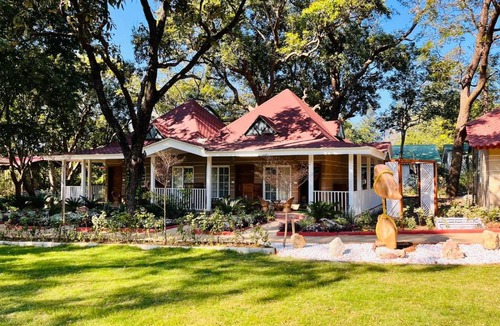 Pachmarhi Bed & Breakfast | Neelam Foresteria Resort