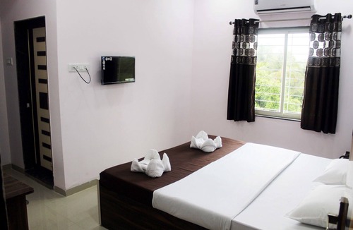 Kankavali Hotel | Neelisha River Front Inn
