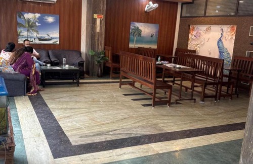 Amer Fort Road Hotel | New Hotel Blue Moon