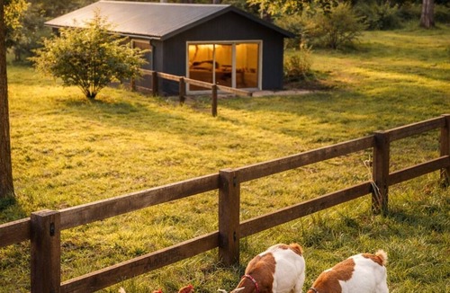 Holgate Cottage | NEW Luxe Farm Stay with Animals, Firepit, Fresh Eggs & Beach near Terrigal