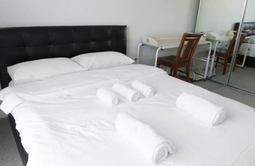 Northcote Apartment | New Spacious 2 Bedroom With Gorgeous City Views