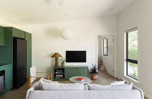 Cromer House | New Two Bedroom Designer Guesthouse in Cromer, 1 Queen + Bunk Bed