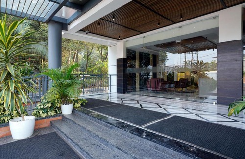 Azhinjilam Hotel | Nexstay River Mouth International