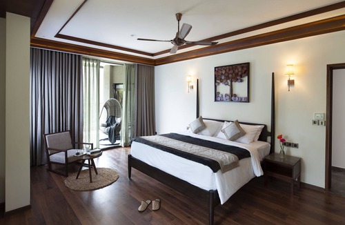 Perumbavoor Hotel | Niraamaya Retreats Samroha Athirappilly