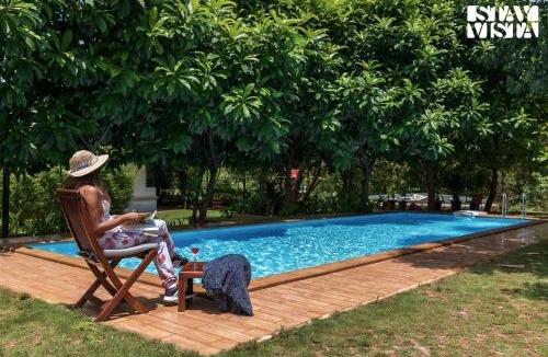 Karjat Villa | Nivaant Farms by StayVista - Green Retreat with Pool, Orchard, Jacuzzi & Gazebo