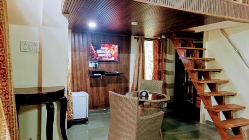 Alibaug House | NivaantatVicharays Palm View Family Room