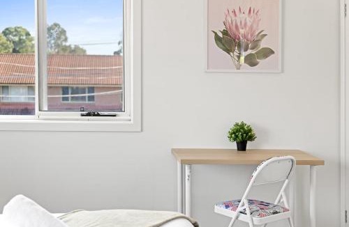 Panania House | No Frill Ensuite Double Room in Panania - Near Stations