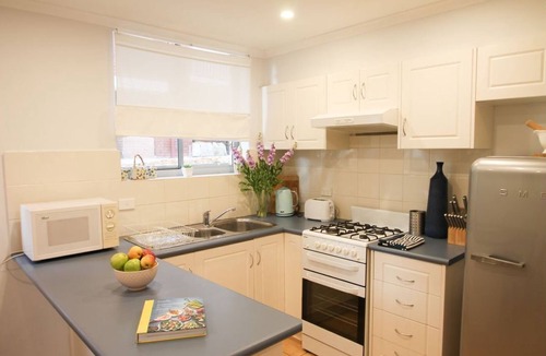 North Bondi Apartment | North Bondi Beach-Best Value Stay! Pool, BBQ & Parking, 5Min Walk to the Sand🏖️