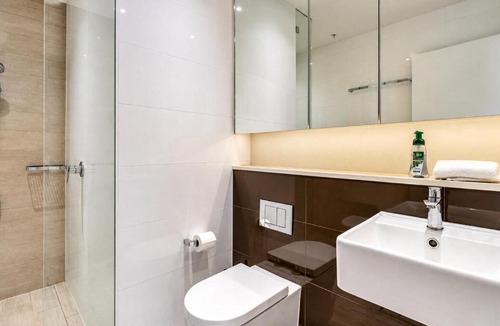 Alexandria Apartment | North-Facing 3BR with City Views & Parking
