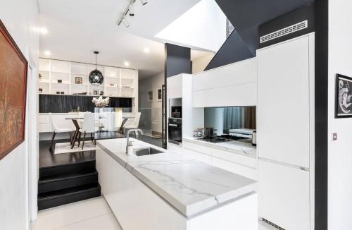 Camperdown House | 'Northwood Haus' Refined Federation-style Retreat