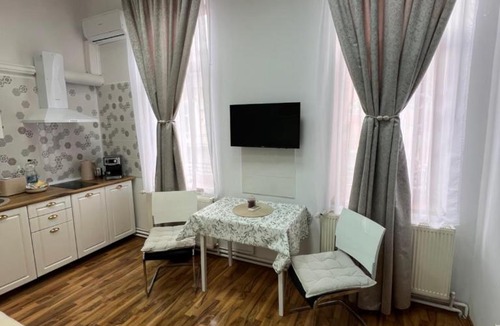 Lugoj Apartment | November Central Studio