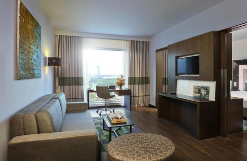 Navalur Hotel | Novotel Chennai Sipcot