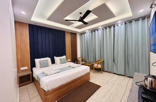 The Mall Road Hotel | Oakleaf Hotel & Resort - A Classic Rooms & Prime Location Near Library Chowk