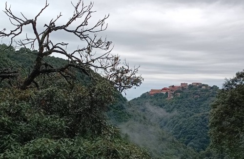 Landour House | Oakwood 303 - Elegant Private Room With Balcony at Landour, Mussoorie