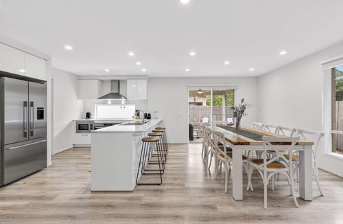St Leonards House | Ocean Mist – Coastal Comfort Just 150m to the Beach