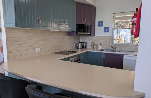 Cannonvale Apartment | Ocean Views Forever - Peace & Quiet up High