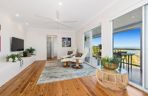 Banora Point Apartment | Ocean views/minutes to Kingy & Cooly/has pool/pet friendly/pretty inside & out