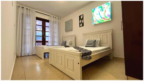 Shanzu Apartment | Oceanfront 2 Bedroom Villa with Pool and Beach Access Shanzu