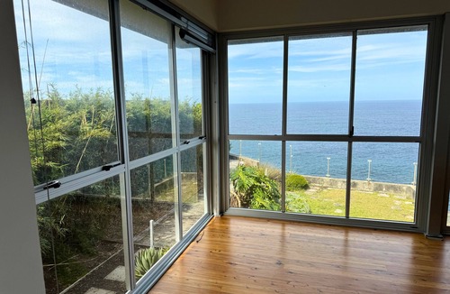 Sydney Villa | Oceanfront Retreat: Whale Watching Haven