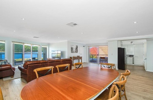 Ettalong Beach House | Oceanside - Ettalong Beach