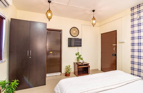 Kolkata Hostel | Offbeat CCU on EM Bypass