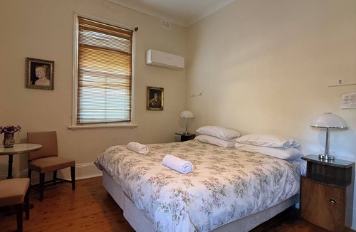 Canowindra Hotel | Old Vic Hotel