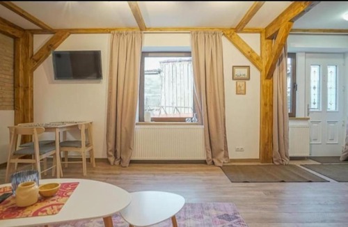 Ghimbav Apartment | Oldtown Refuge