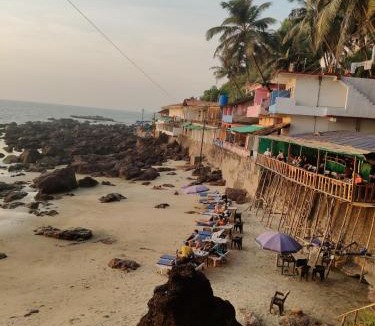 Arambol House | Om Ganesh Guest House Cliffside
