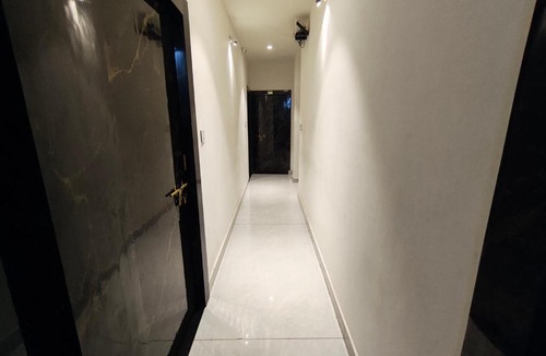 Kolkata House | Om Lodge Near Howrah Railway Station Family Friendly