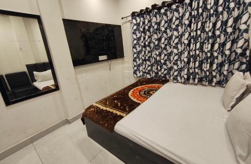 Kolkata House | Om Lodge Near Howrah Railway Station Family Friendly