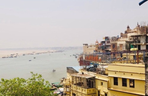 Varanasi Apartment | Om Paramhans Luxury Homestay : A short walk to the Brahma ghat