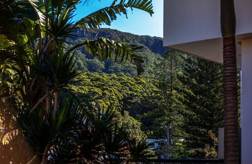 Austinmer House | On little Austinmer beach encircled by resturants to surf,swim,fish, boat or ski
