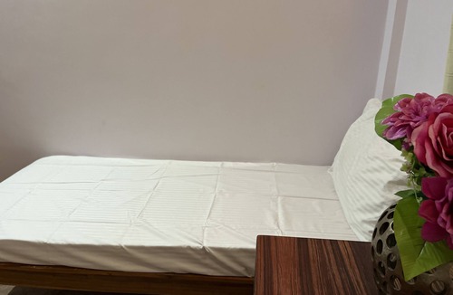 Ramamurthy Nagar Apartment | One Private room with hall and kitchen-Fully furnished