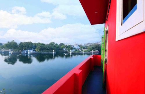 Lake Swaroop Sagar House | Oolala - Your lake house in the center of Udaipur