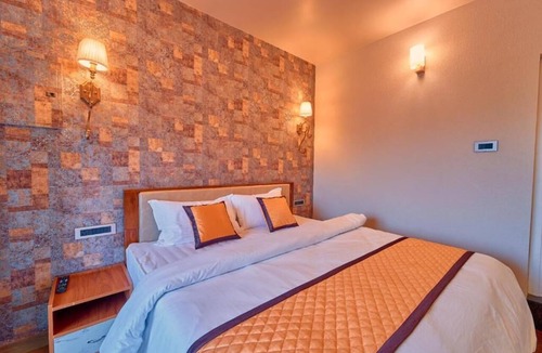West Mere Hotel | Ooty Blossom Retreat by VOYE HOMES