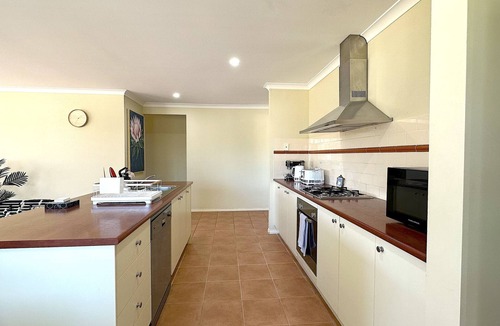 Point Cook House | Open Range Zoo/Supper Comfortable Beds/Shopping Center