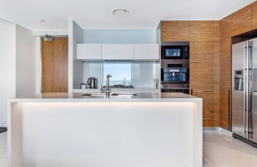 Broadbeach Apartment | Oracle Broadbeach Gorgeous Modern 2 Bed 1 Bath Apartment - CoastHM
