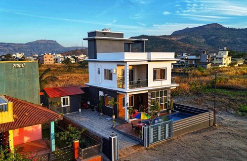 Malavli Villa | Orange