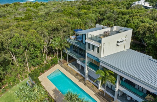 Rainbow Beach House | Orania Beach House - 19 Orania Street. Stunning beachfront home.